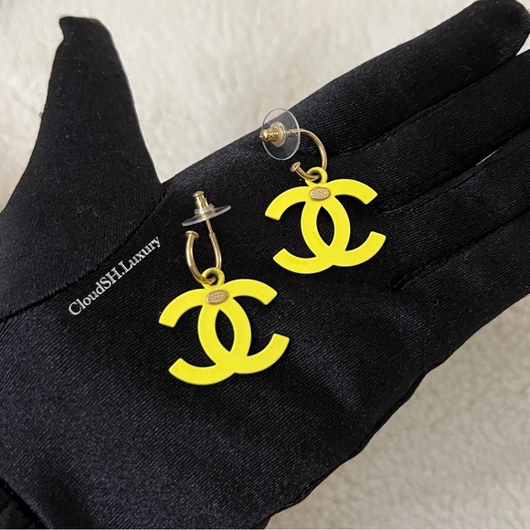 Auth Chanel Vintage Neon Yellow CC Logo Earrings w/ Gold hdw - Picture 4 of 8
